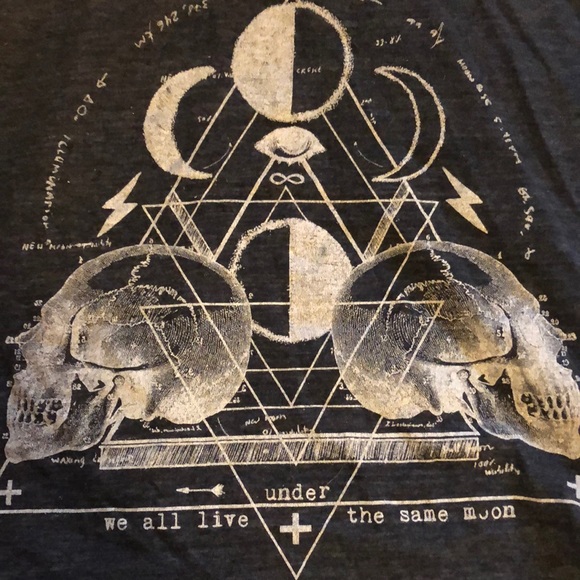 Billabong tank. Never been worn. - Picture 3 of 3